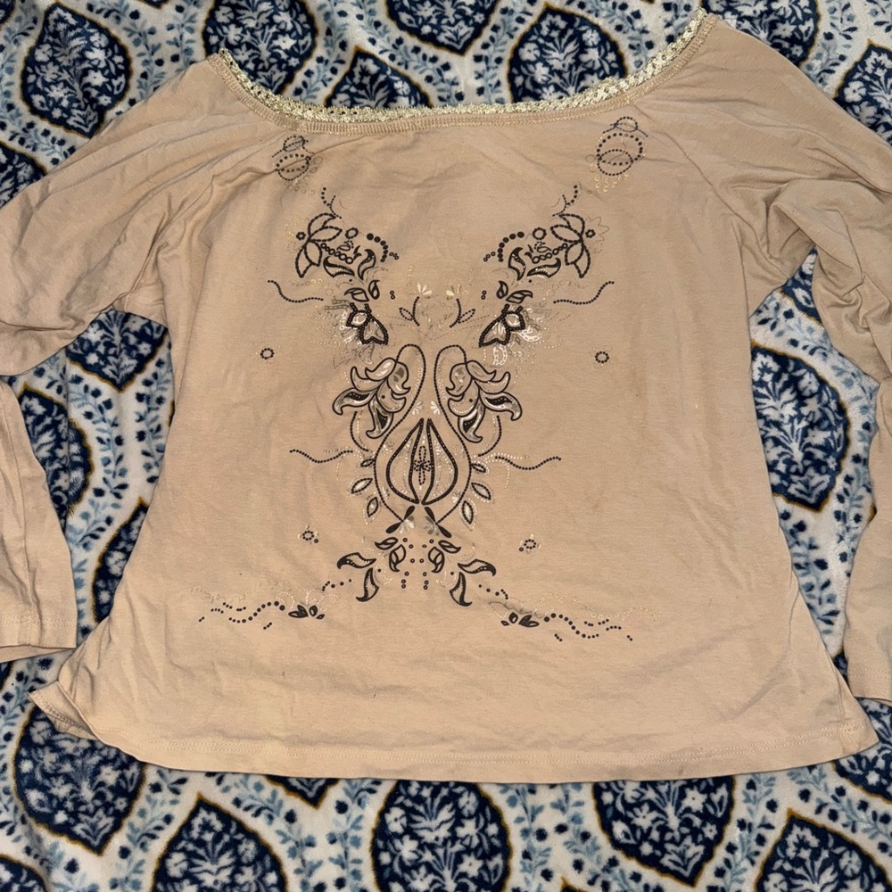 Tan Off-the-Shoulder 3/4 Sleeve Blouse with Graphic Design